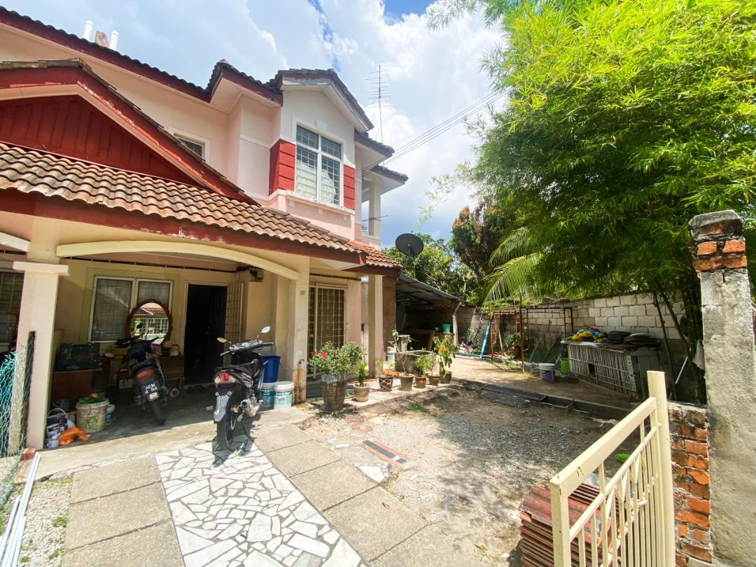 DOUBLE STOREY TERRACE CORNER LOT, at LORONG AZZAHARAH PUNCAK ALAM