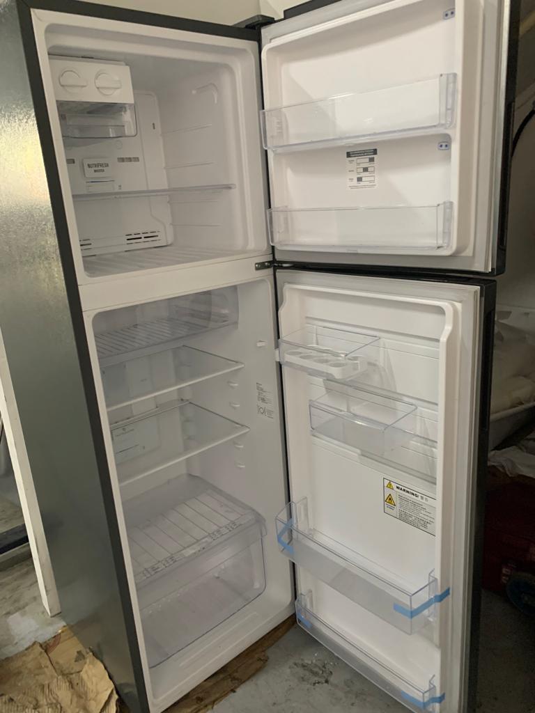 Electrolux fridge 1 yr old, TV & Home Appliances, Kitchen Appliances