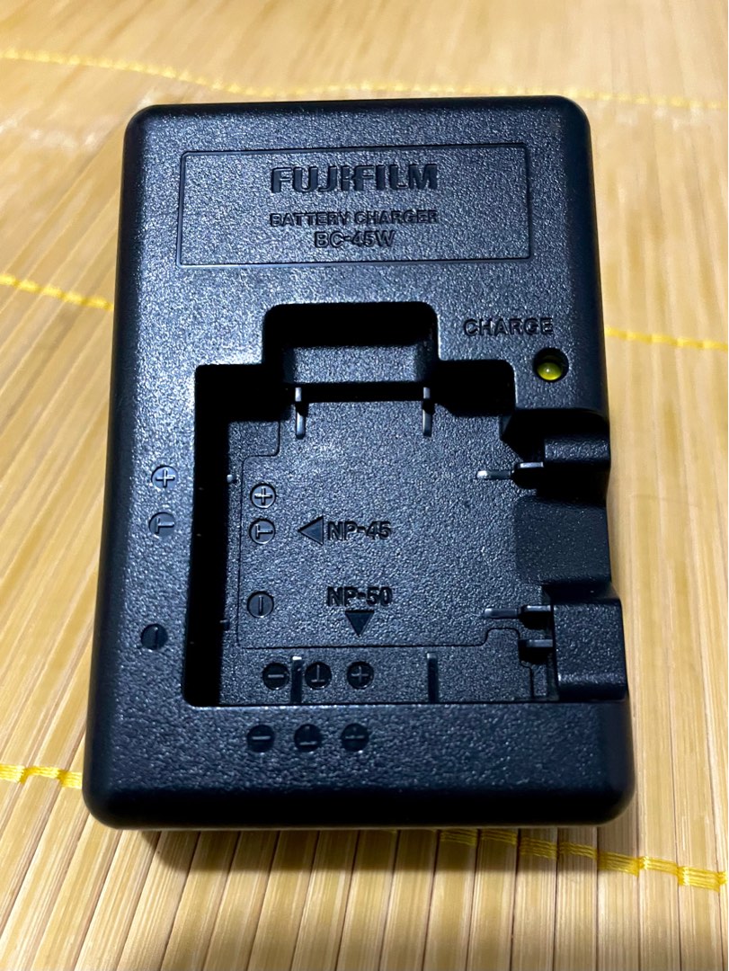 Fujifilm BC 45W 充電器, 攝影器材, 攝影配件, 電池及充電器- Carousell