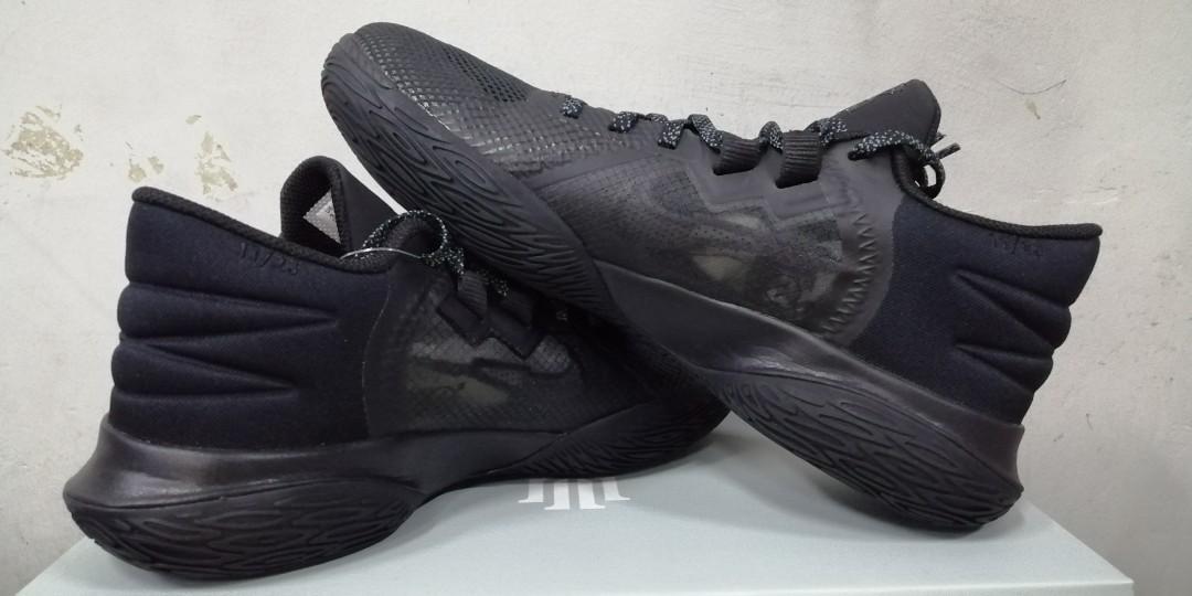 Triple black hotsell kyrie 5