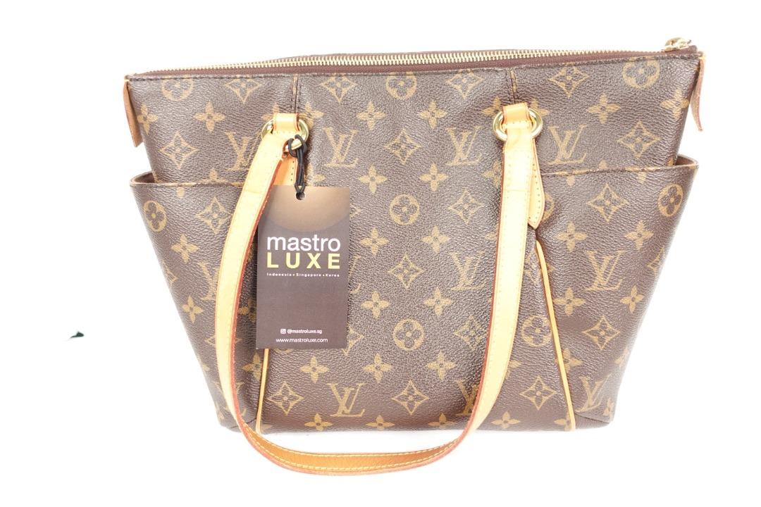 LOUIS VUITTON M56688 TOTALLY PM MONOGRAM CANVAS TOTE BAG, Luxury, Bags &  Wallets on Carousell