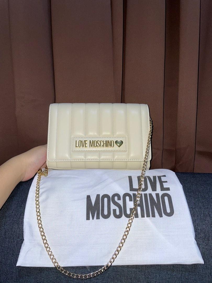 Love moschino clearance quilted sling bag