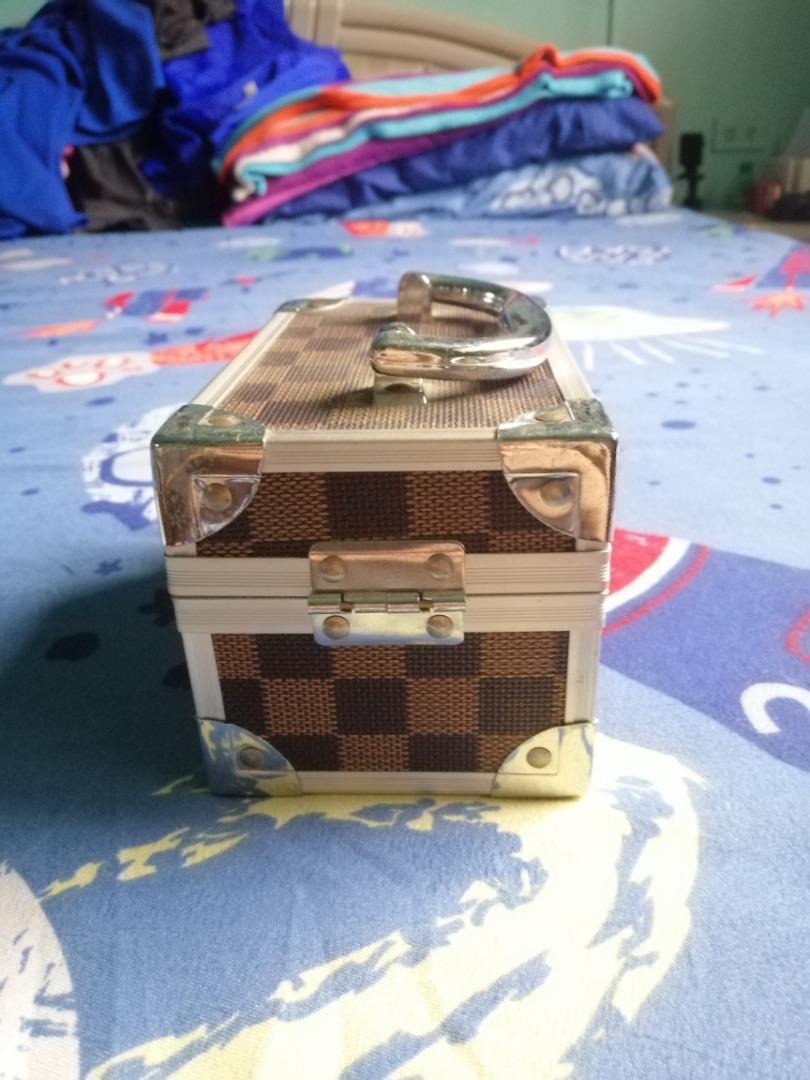 Money Bank with Key (Category: Storage Boxes & Baskets) located in Marikina City. Submitted by jbysy (Listing ID 1180527537, Image 3). Description: Money bank with key Only comes with 1 key Good for storage of money for kids.