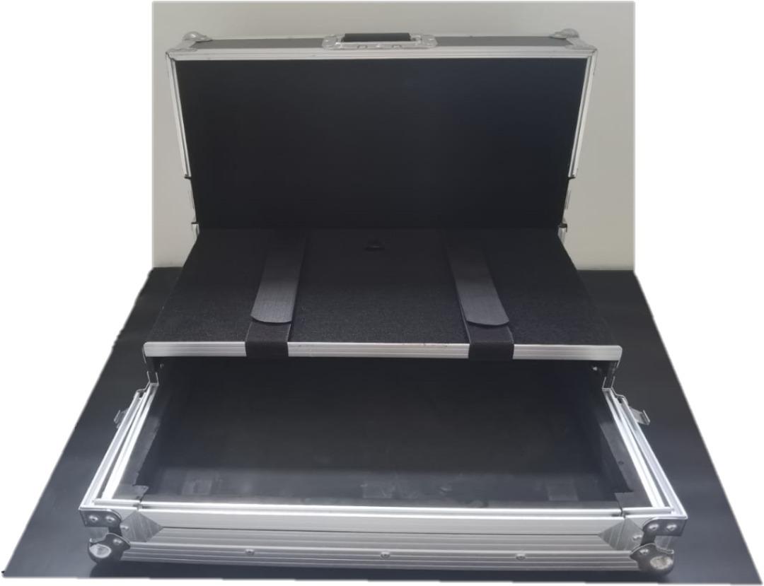 Native Instruments Traktor Flight Case, Hobbies & Toys, Music & Media ...