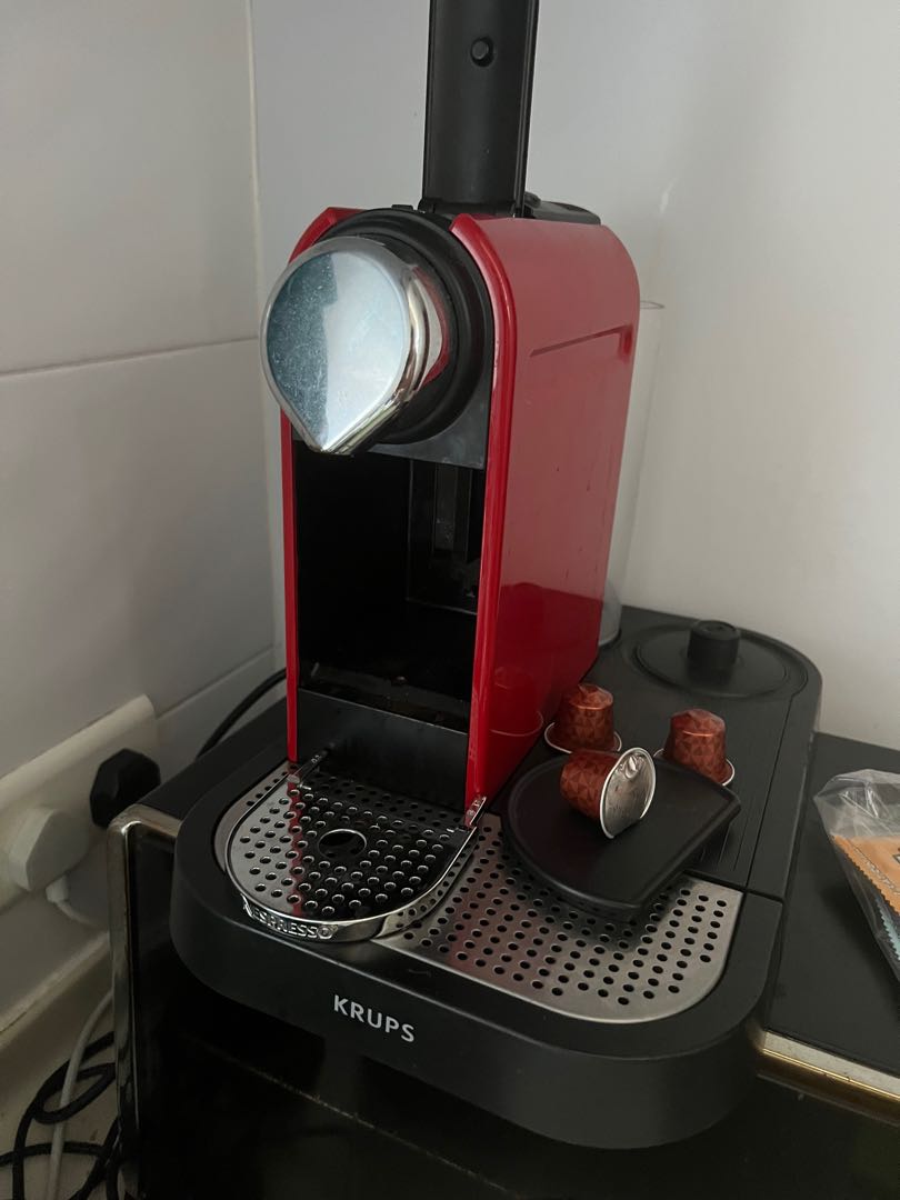 Nespresso Pod Coffee Maker, 家庭電器, 廚房電器, 咖啡機及咖啡壺 Carousell