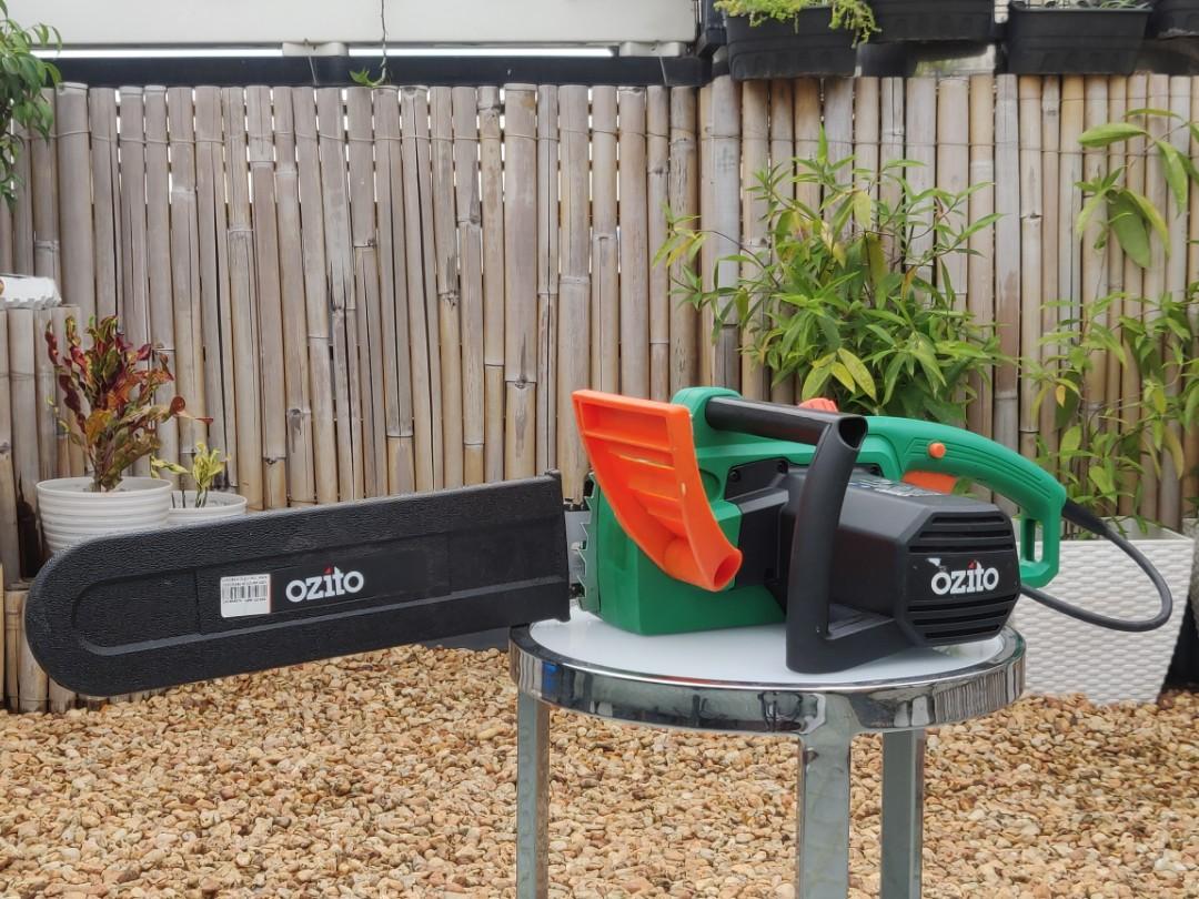 Ozito ECS355 1800w Electric chainsaw 14" Bar, Furniture & Home Living