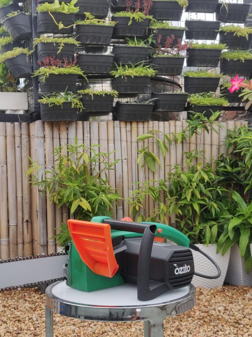 Ozito ECS355 1800w Electric chainsaw 14" Bar, Furniture & Home Living