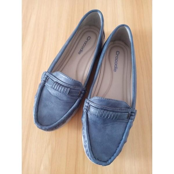 Sepatu crocodile slip on on sale