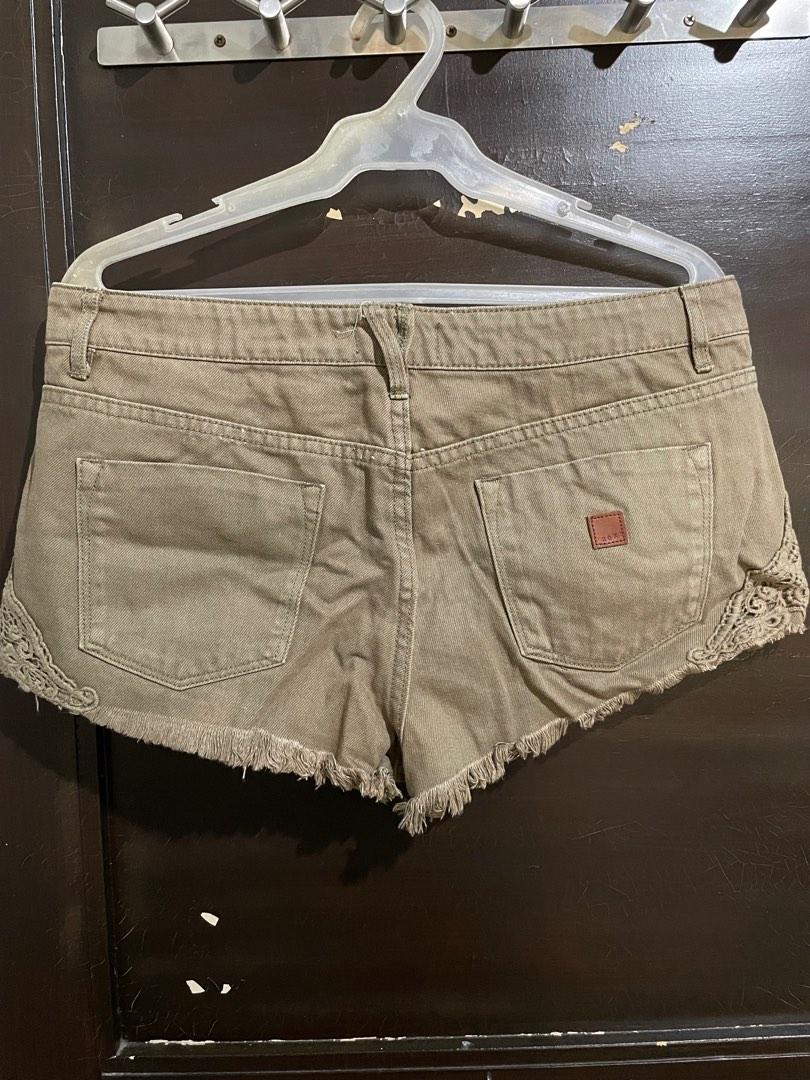 Roxy Shorts (Category: Shorts) located in Taguig. Submitted by the_abilty (Listing ID 1180499238, Image 2). Description: .