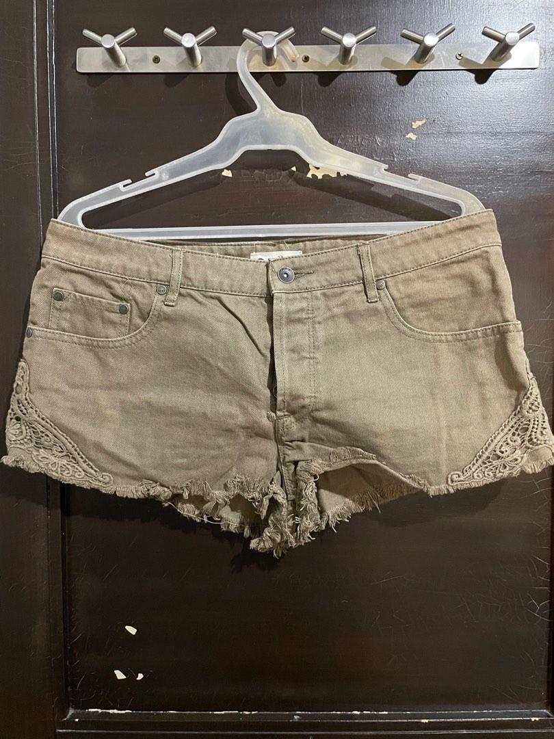 Roxy Shorts (Category: Shorts) located in Taguig. Submitted by the_abilty (Listing ID 1180499238, Image 1). Description: .