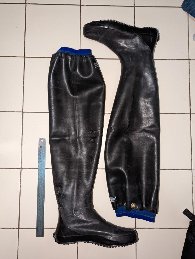 Rubber thigh high paddy boots