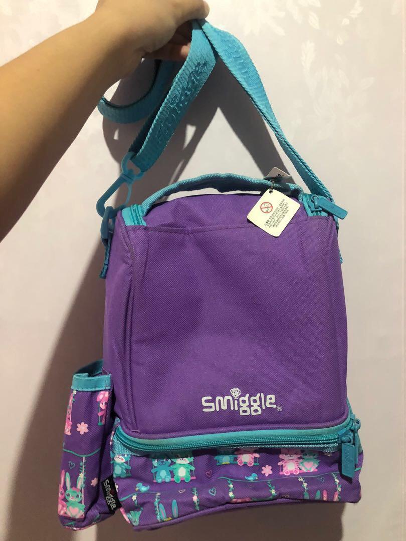 SMIGGLE LUNCHBOX (Category: Other Babies Going Out Needs) located in Naga. Submitted by shieshop (Listing ID 1148847096, Image 2). Description: Original Smiggle lunchbox Sign of storage Flaw last pic (need ipatahi).
