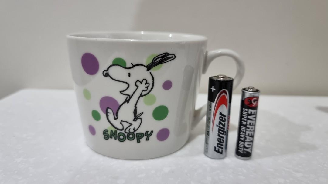 Snoopy Mug Cup (Category: Coffee & Tea Tableware) located in Binangonan. Submitted by caaaris (Listing ID 1180597132, Image 3). Description: Snoopy Mug Cup With a tiny nick at the bottom and can be seen in the last picture In near mint condition.
