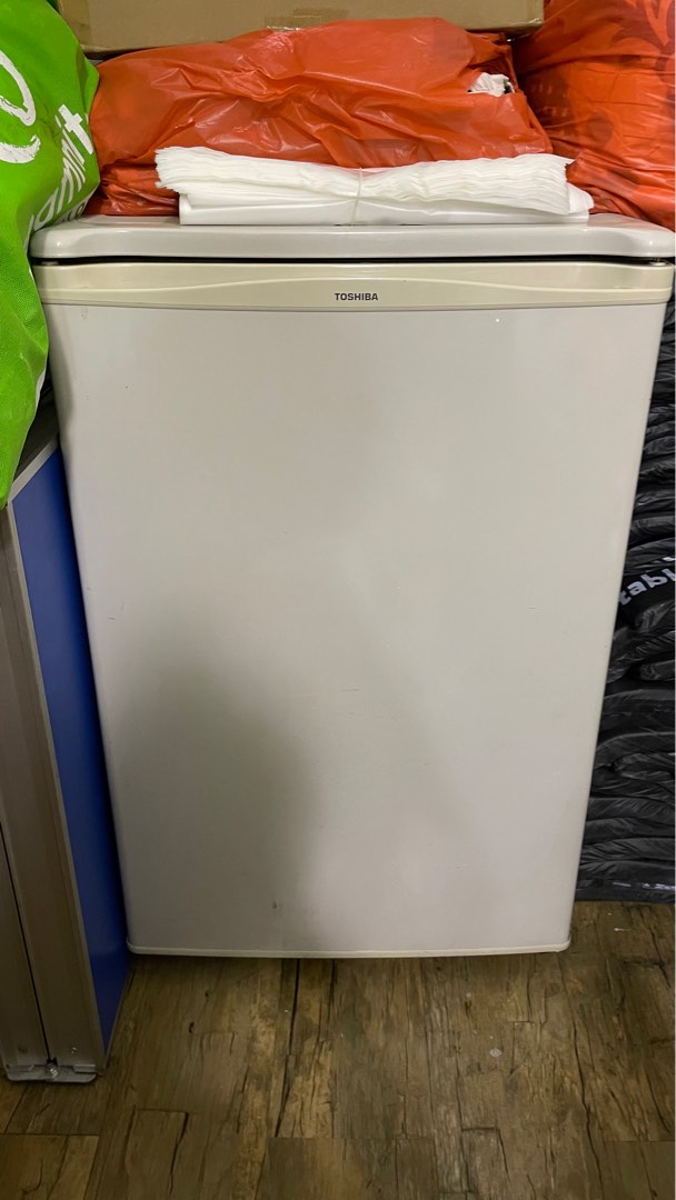 Toshiba Gre90s stand up Small Fridge, TV & Home Appliances, Kitchen