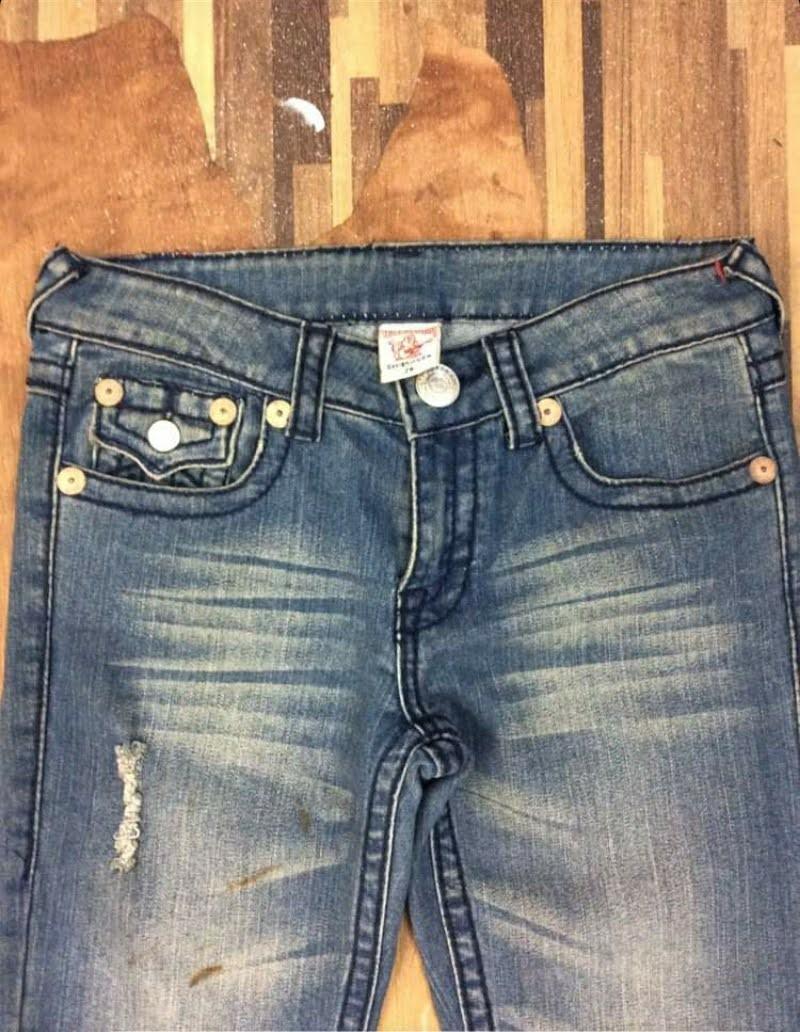 true religion pants(woman) (Category: Jeans) located in Cavite. Submitted by don_pepe (Listing ID 1180669808, Image 2). Description: Size 28 waist good condition with stain.