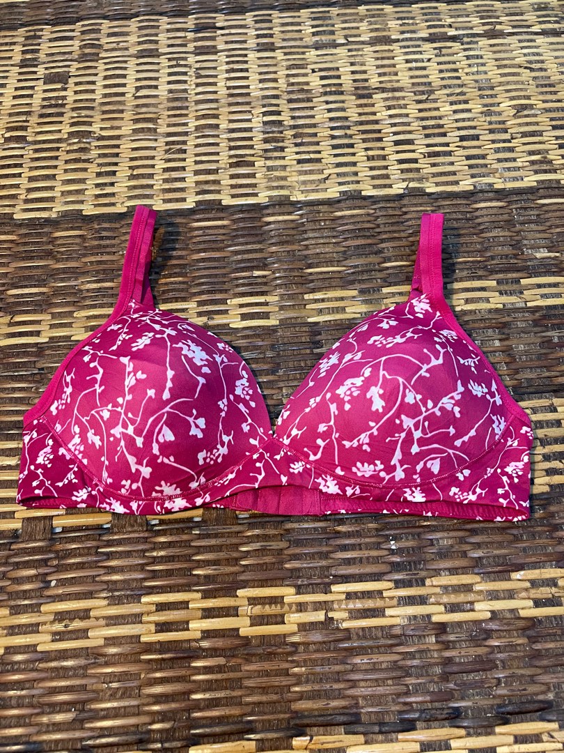 34B Warners Bra, Women's Fashion, Tops, Other Tops on Carousell