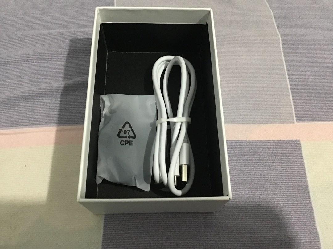 Wireless car charger /mount (Category: Chargers) located in Manila. Submitted by shopwithme.mnl (Listing ID 1180670989, Image 3). Description: Wireless car charger Easy to mount Brand new No issue Working! 1k mall price!.