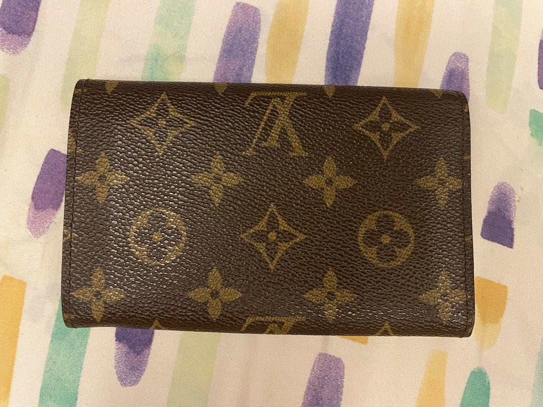 100% ORIGINAL LOUIS VUITTON BI-FOLD WALLET (Category: Luxury Bags & Wallets) located in San Juan City. Submitted by heartmnz (Listing ID 1180877333, Image 3). Description: Get this LV bi fold wallet for only 21k! Message me for more inquiries! 0908-654-0403 God bless! Visit our physical store located in 3rd floor Shoppesville Greenhills Shopping Center. Note: It has a ball-pen mark inside, but the overall condition is very good!.
