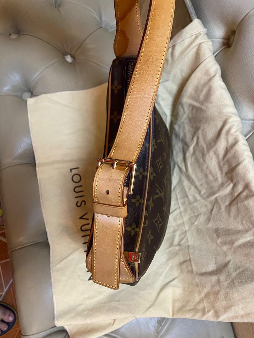 My favorite bag 🥐 The Louis Vuitton croissant in size Pm ❤️ Availabl