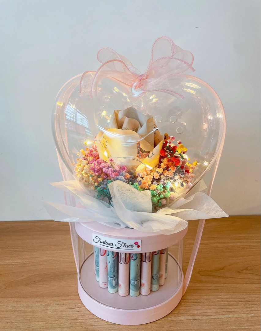 Acrylic display hamper gift set money rose bouquet, Hobbies & Toys