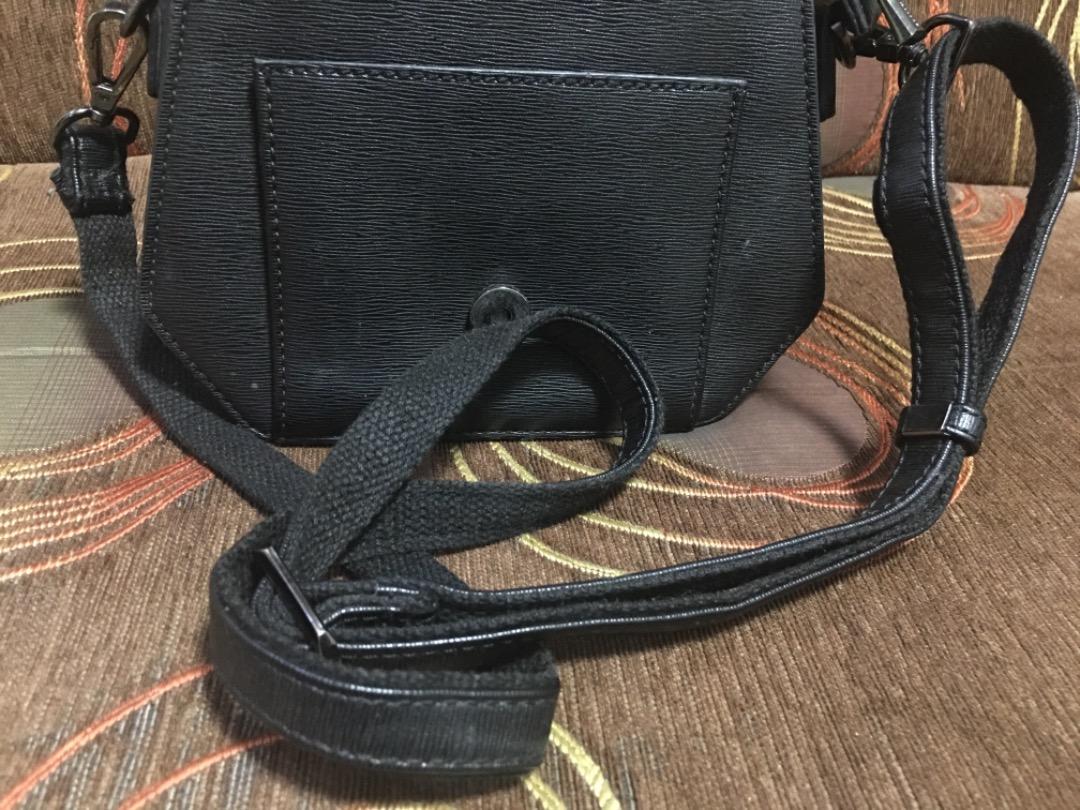 Authentic Bandicoot 2-way bag, Women's Fashion, Bags & Wallets, Cross ...