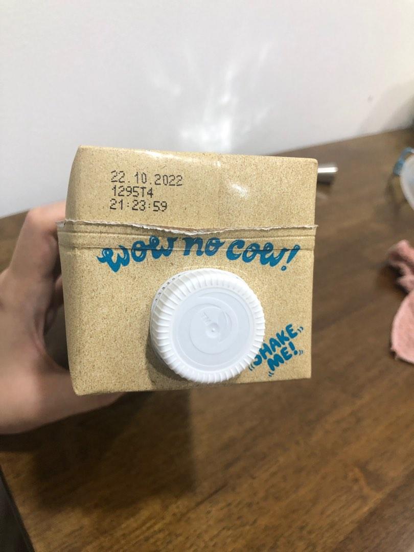 BN Oatly Organic Oat Drink expired 22 October 2022, Food & Drinks