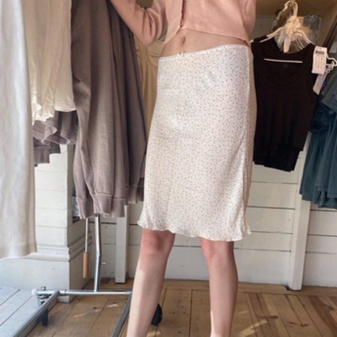 brandy melville sephira floral midi skirt, Women's Fashion, Bottoms, Skirts on Carousell