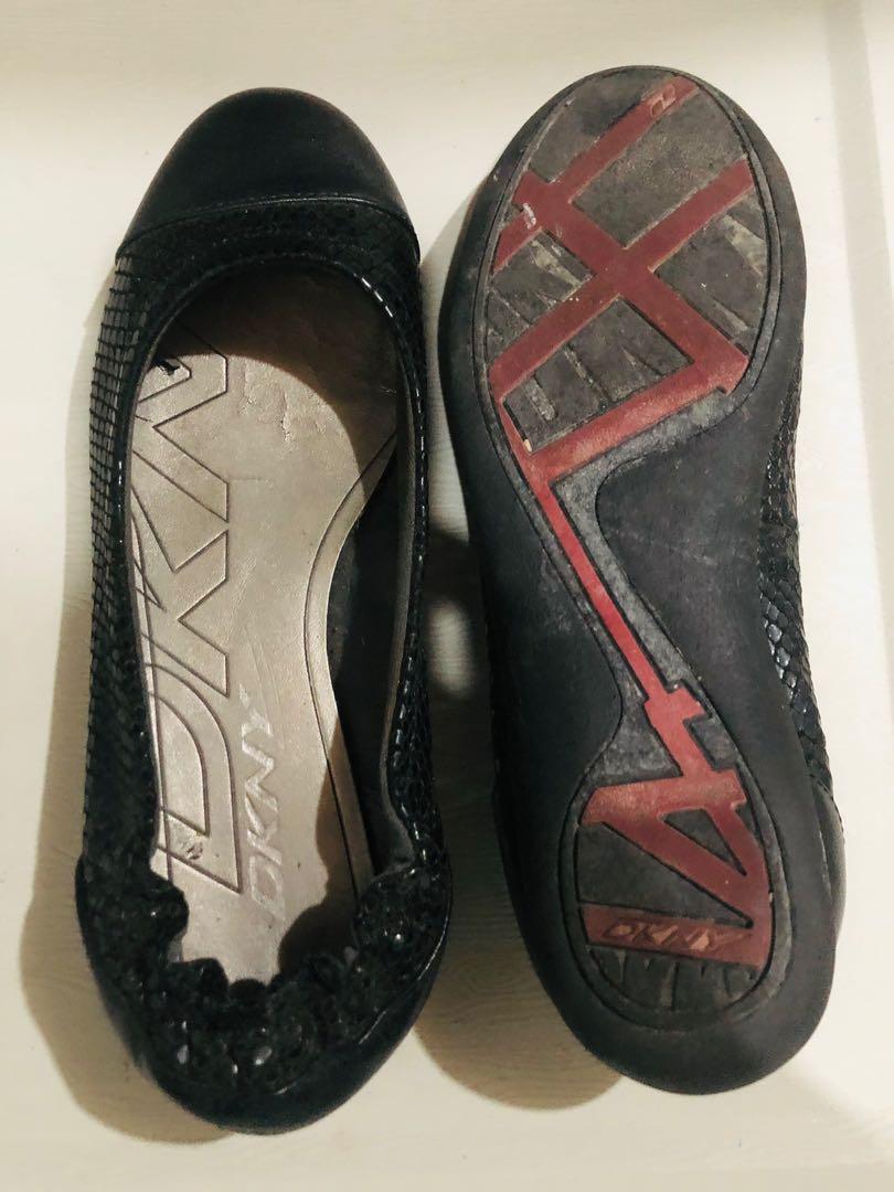DKNY flat shoes, Women's Fashion, Footwear, Flats & Sandals on Carousell
