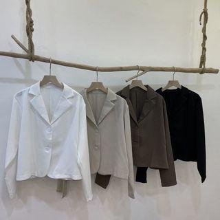 Dong studio 全新✨✨✨早秋短版西裝外套 💰350