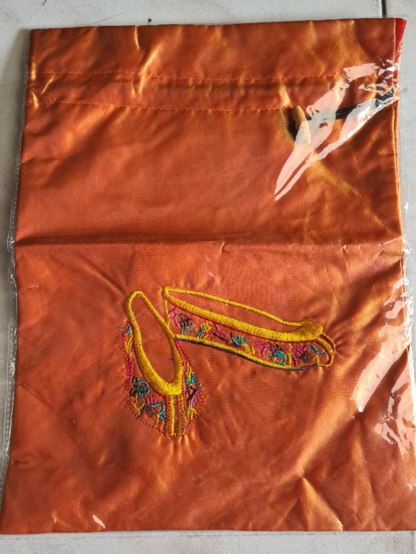 Drawstring bag (Category: Bags & Wallets) located in Singapore. Submitted by yowsoofong (Listing ID 1180725017, Image 1). Description: .