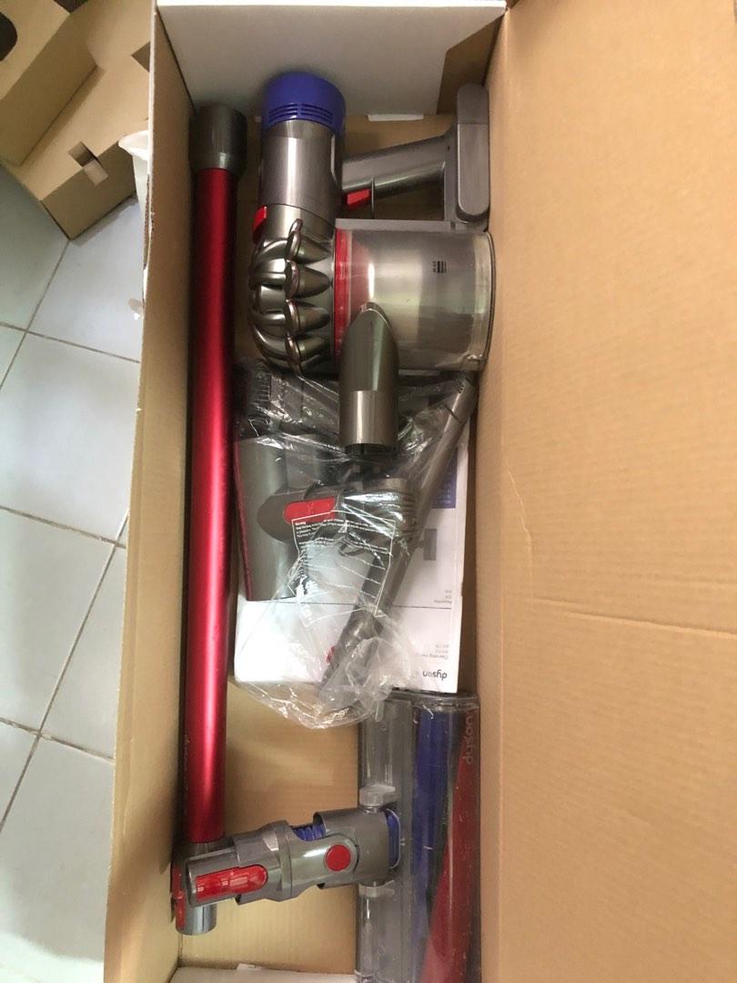 Dyson v7 used with all parts. Battery no longer charging., TV & Home