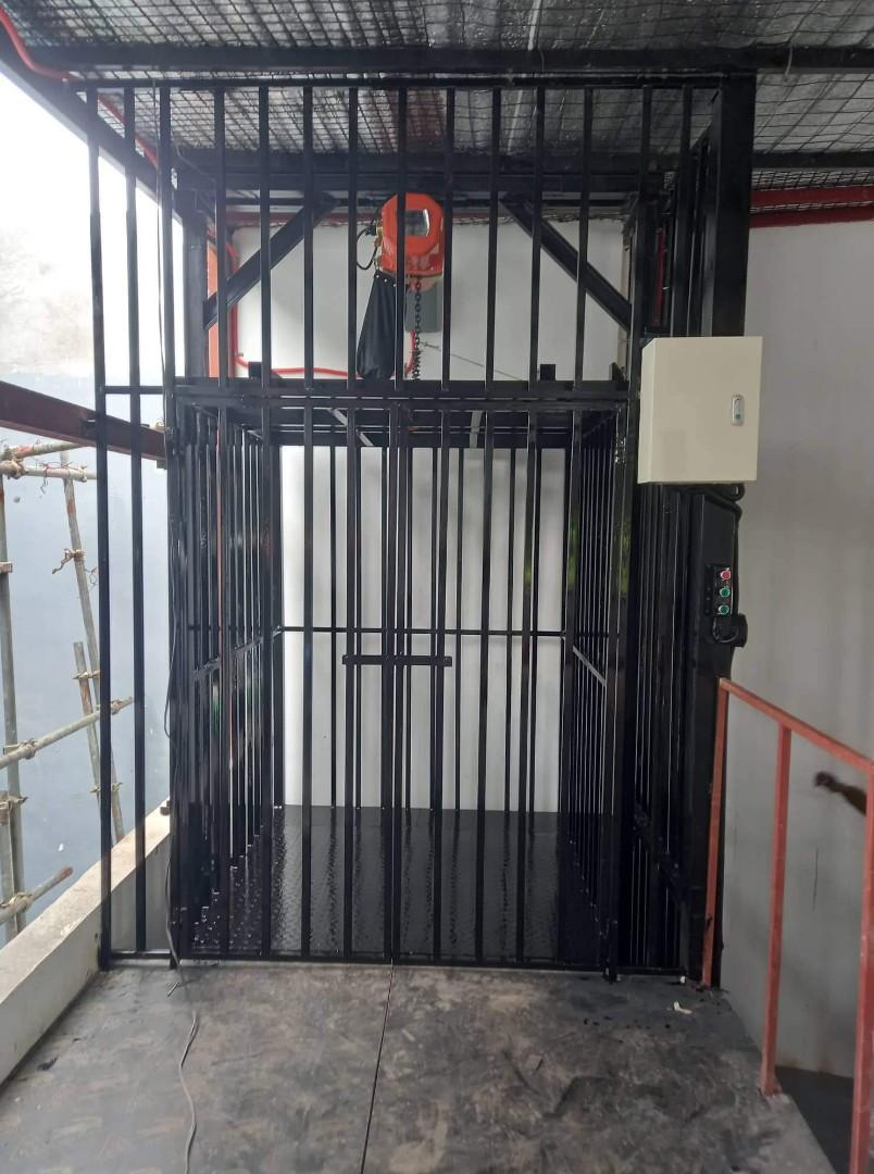 Elevator Ware house cargo lifter, Commercial & Industrial, Industrial