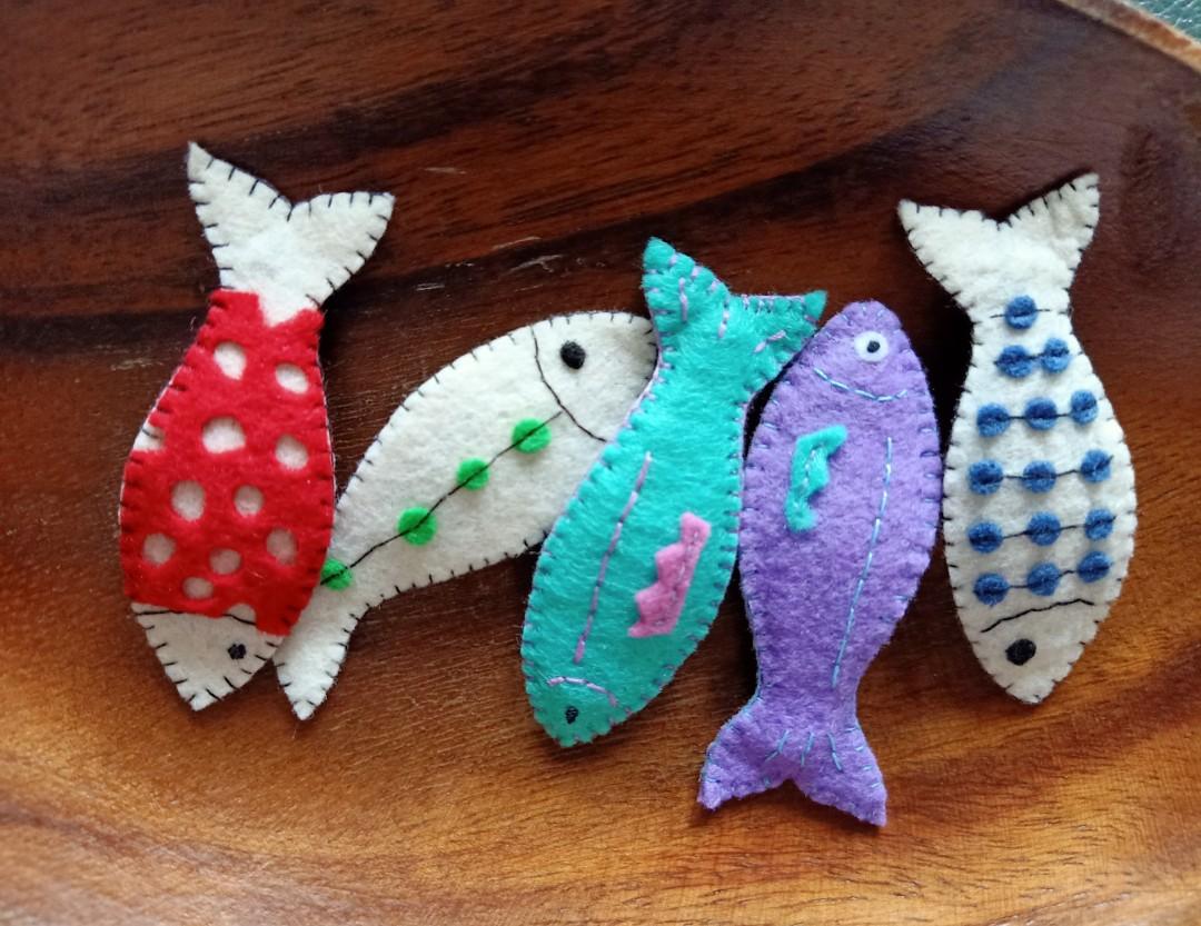 Felt Fish Snap Hair Clips (Category: Babies & Kids Fashion) located in Mandaluyong City. Submitted by patchandpast (Listing ID 1180768203, Image 1). Description: Available on hand and for preorder.
