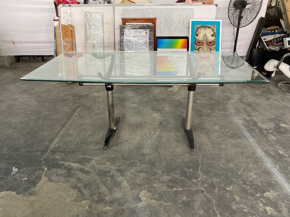 Glass Top Dining Table with Metal Legs / Meja Makan Atas Kaca dengan ...