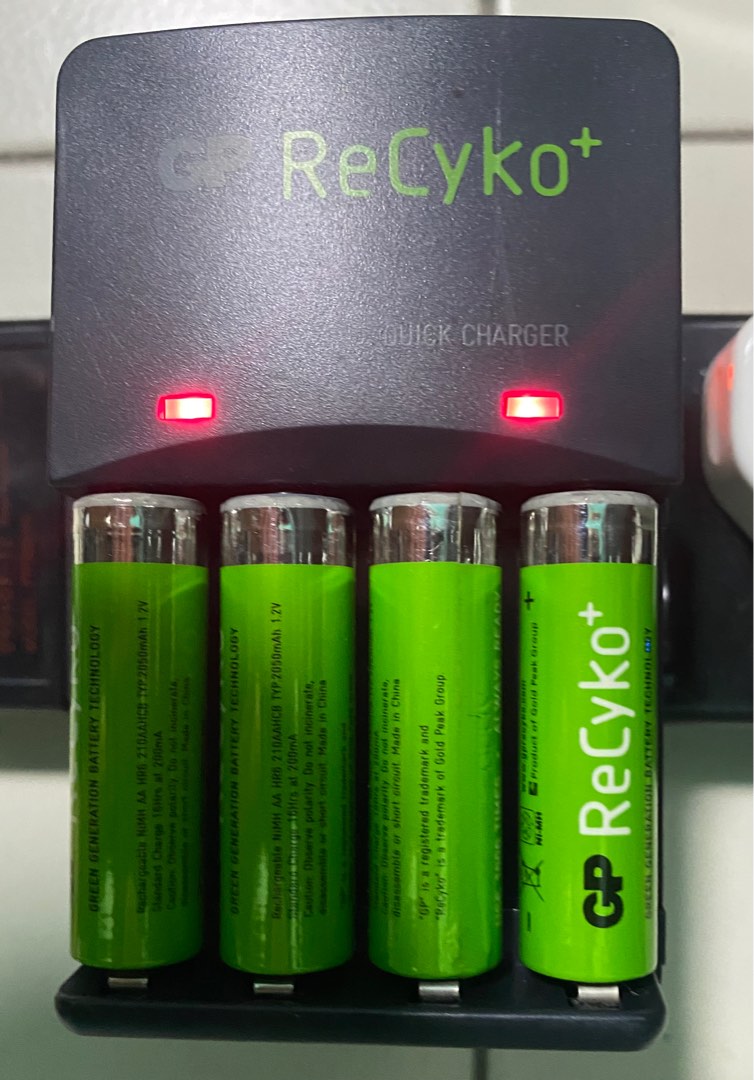 GP Recyko Plus Charger + rechargeable batteries, Photography ...