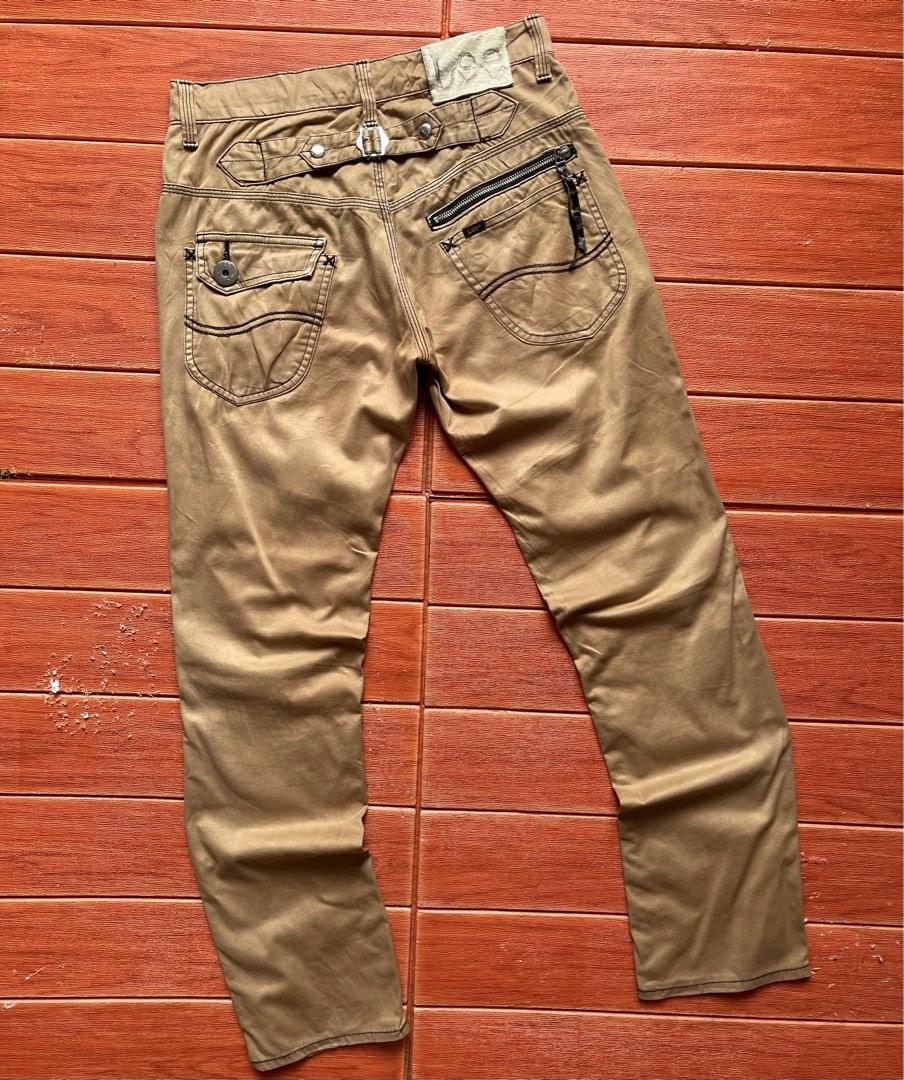 Buckle outlet back pants