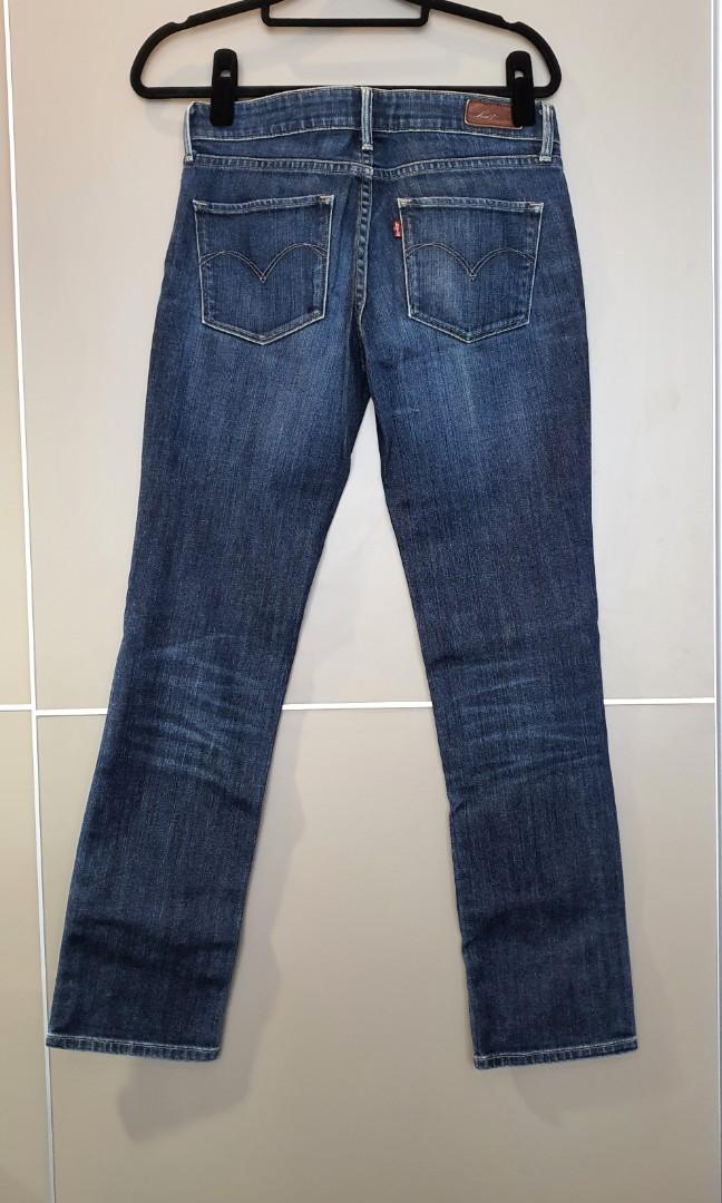 Levis 25 demi curve top