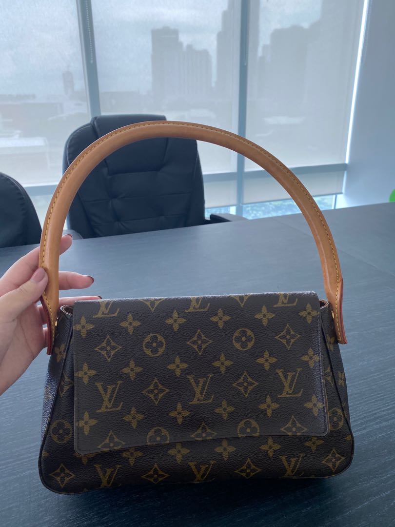 Louis Vuitton Looping Handbag 332008  Collector Square