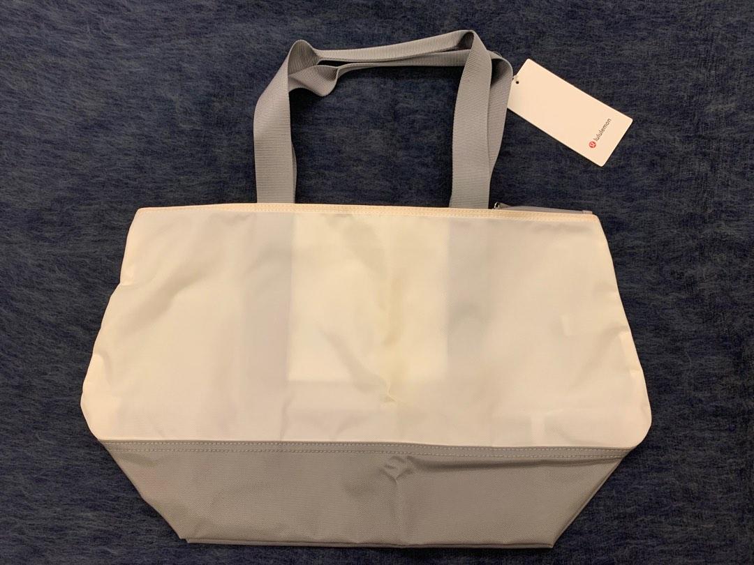 Lululemon fundamental online tote