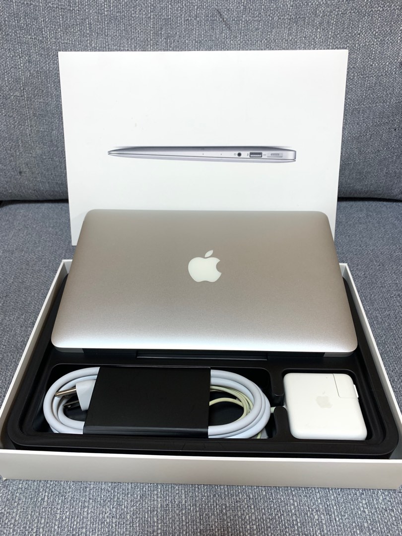 Macbook Air 11吋16 二手筆電 可議價 電腦3c 桌電筆電在旋轉拍賣