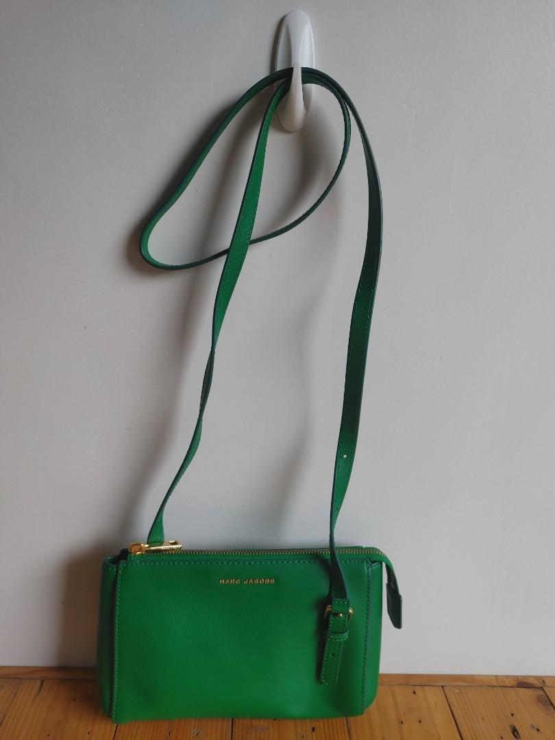 Marc JACOBS mini Commuter Crossbody/Sling Bag (Category: Luxury Bags & Wallets) located in Cagayan de Oro. Submitted by kenzeepie (Listing ID 1180772439, Image 2). Description: 📌preloved 📌bag only 📌with card inside 📌pinas Onhand/ready to ship.
