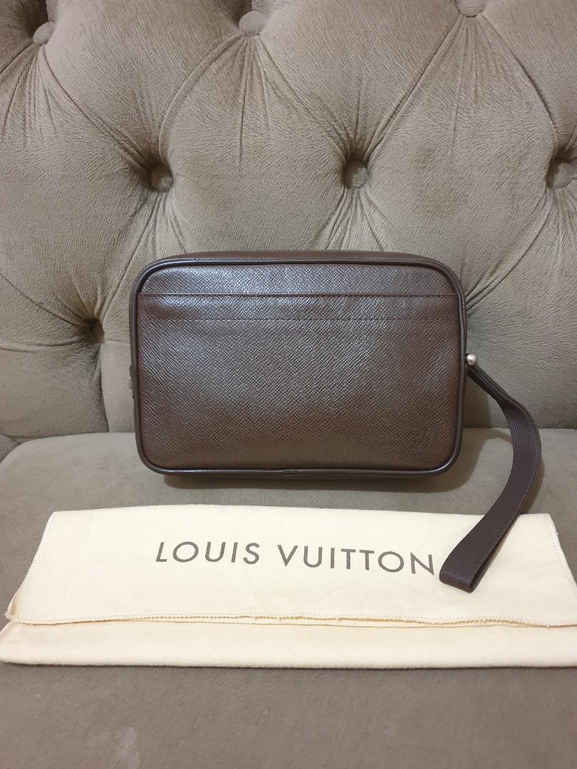 Mulus .authentic hand bag .clutch louis vuitton .lv, Fesyen Pria, Tas &  Dompet , Dompet di Carousell