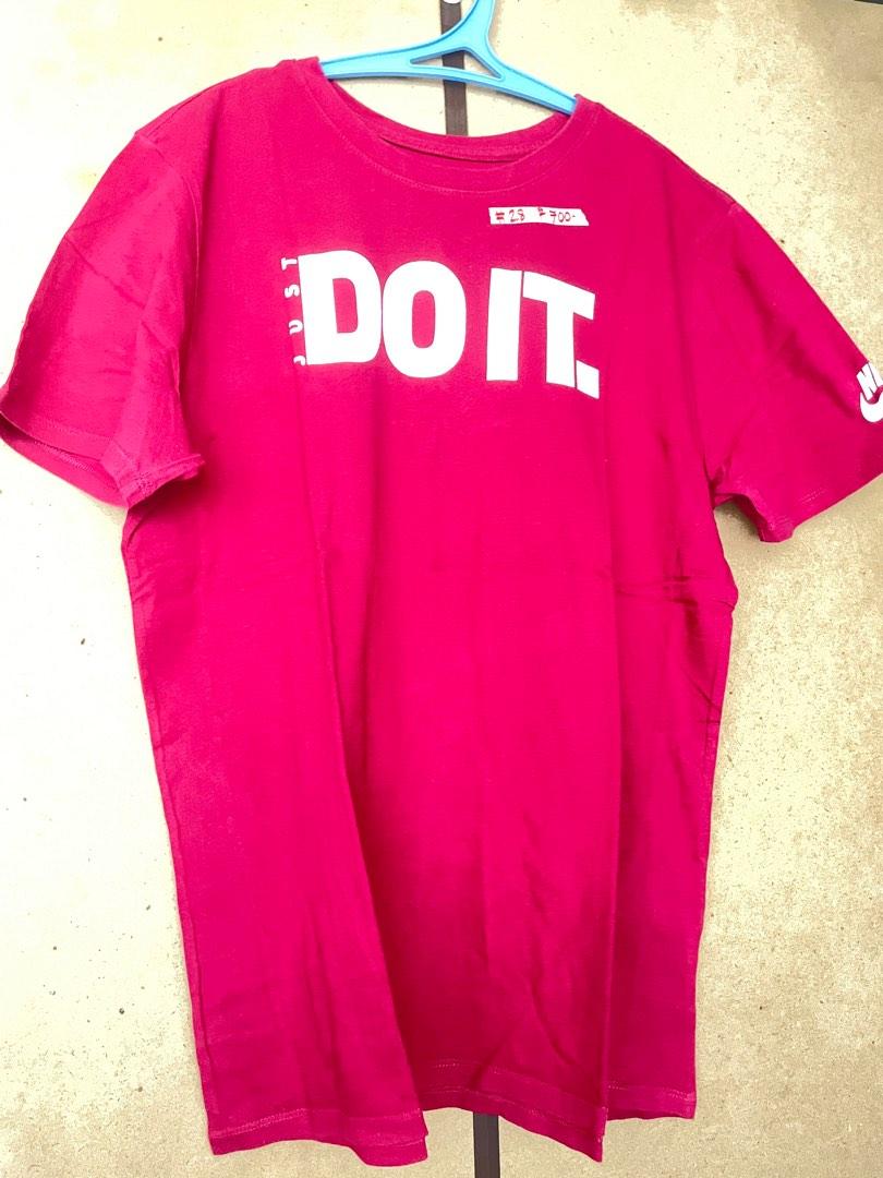 Nike Tee Shirt AUTHENTIC (Category: Tshirts & Polo Shirts ) located in Quezon City. Submitted by ReadMyProfile88 (Listing ID 1180892207, Image 1). Description: discounted!!! Nike Shirt Maroon size XL used 3-4x RFS: not my size anymore P699 (original price 1295) READ PROFILE and also Deal Method below👇🏻👇🏻.