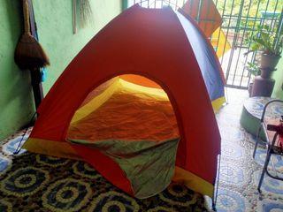 Outdoor pop up tent