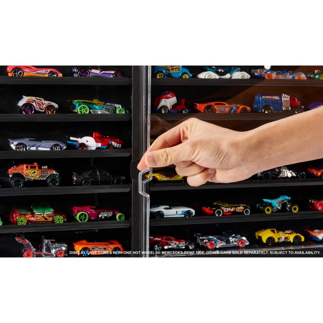 (PO)Hot Wheels Display Case With Exclusive MercedesBenz 190E 164 Scale Sports Car, Hobbies