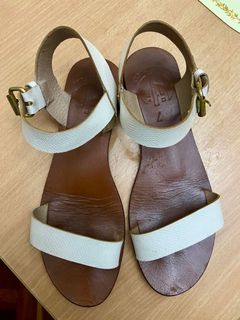 (Category: ) located in . Submitted by akwellovedclothes (Listing ID 1180815318, Image 1). Description: .