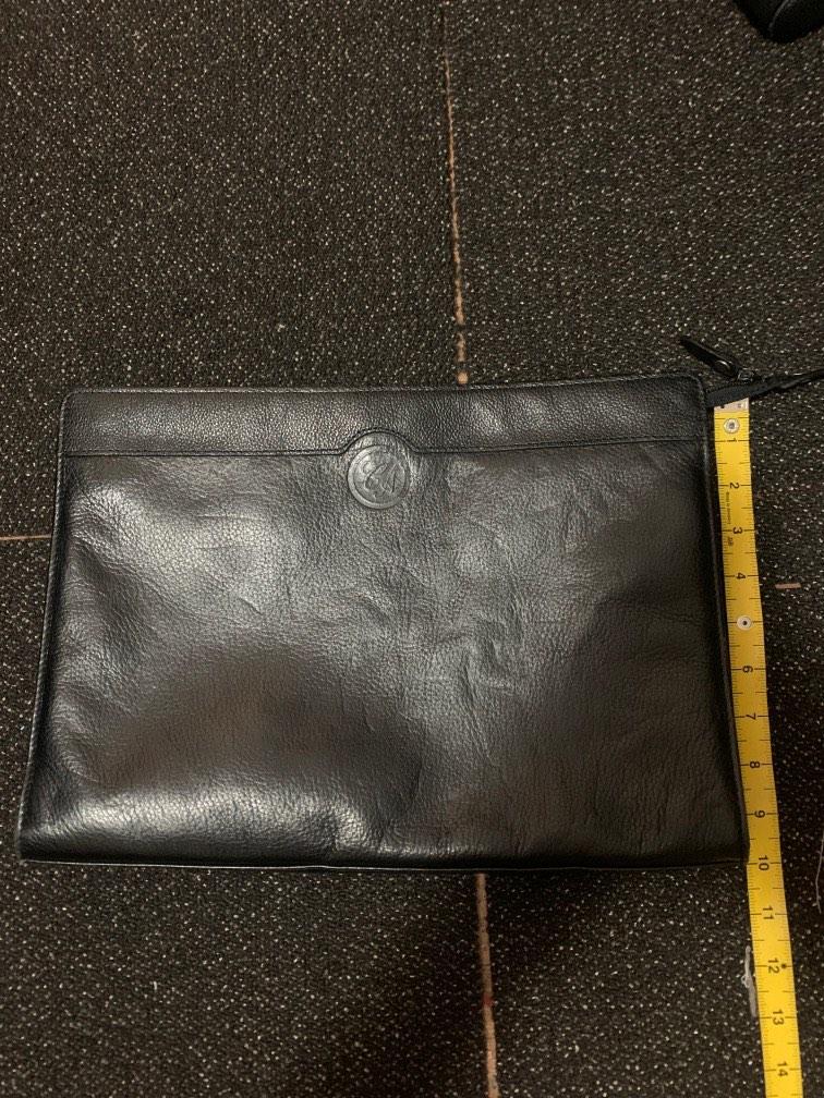 small laptop tablet leather case (Category: Laptop Bags & Sleeves) located in Silang. Submitted by sari2bilina (Listing ID 1180699171, Image 1). Description: flaws is may may white mark sa back at may konteng rubs sa baba( see last 2 photos), loob nya malinis na malinis , walang bakbak.