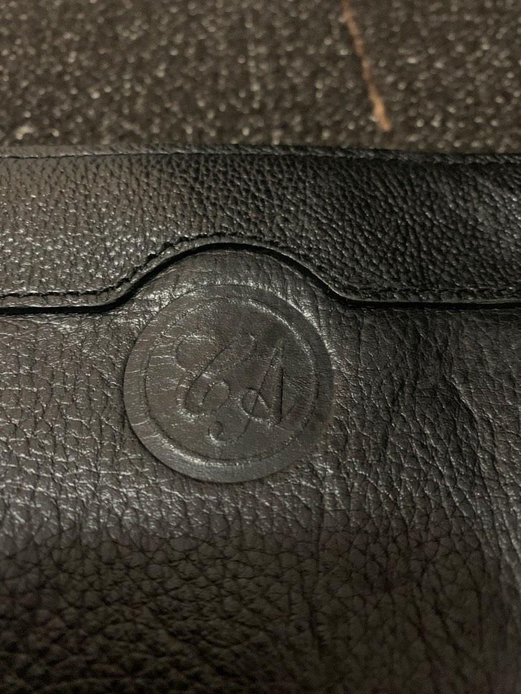 small laptop tablet leather case (Category: Laptop Bags & Sleeves) located in Silang. Submitted by sari2bilina (Listing ID 1180699171, Image 3). Description: flaws is may may white mark sa back at may konteng rubs sa baba( see last 2 photos), loob nya malinis na malinis , walang bakbak.