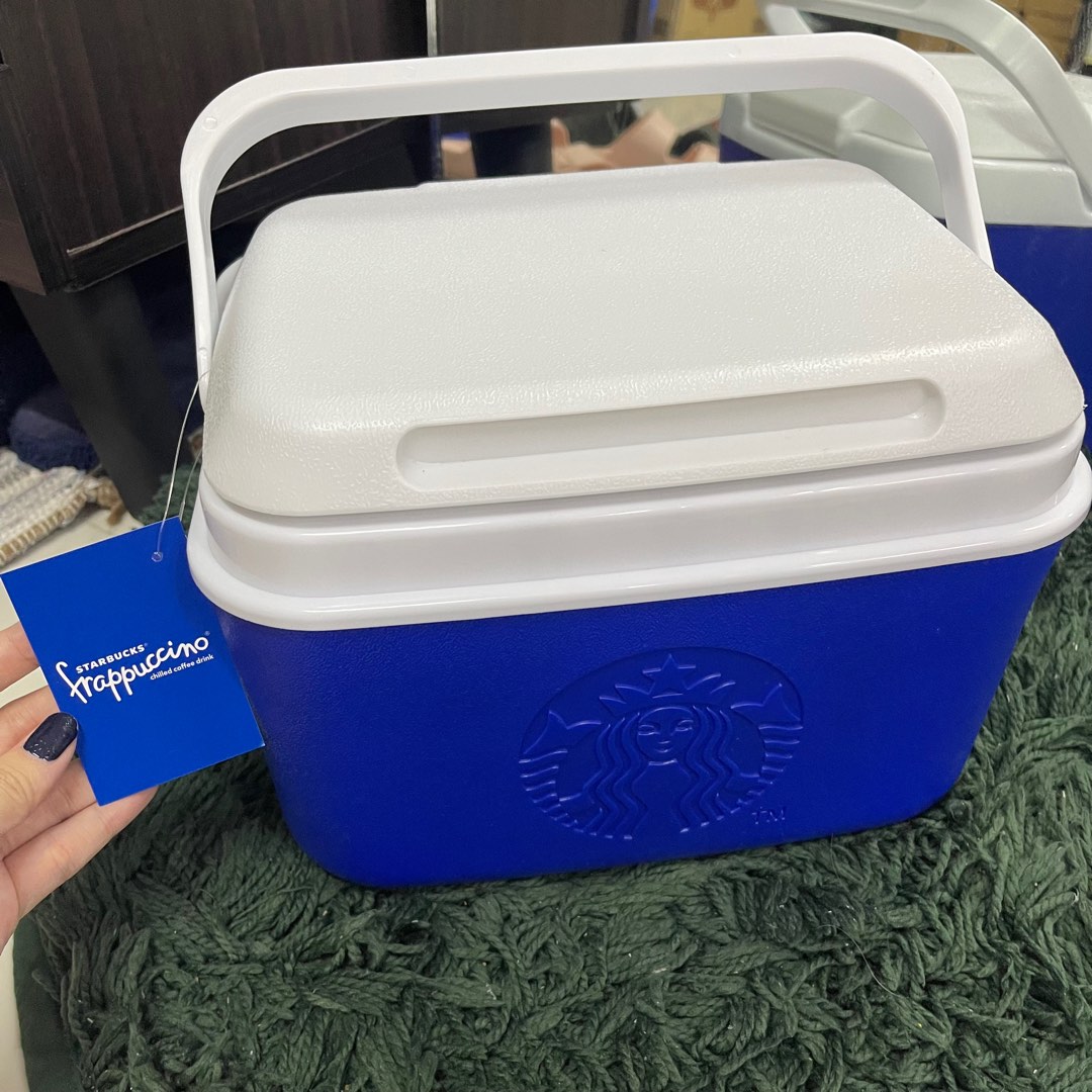 Starbucks Cooler Set with 6 frappes Color Blue, Food & Drinks
