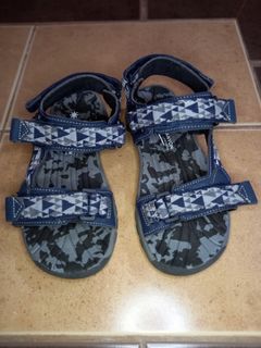 (Category: ) located in . Submitted by GrayCloset (Listing ID 1180783903, Image 1). Description: .
